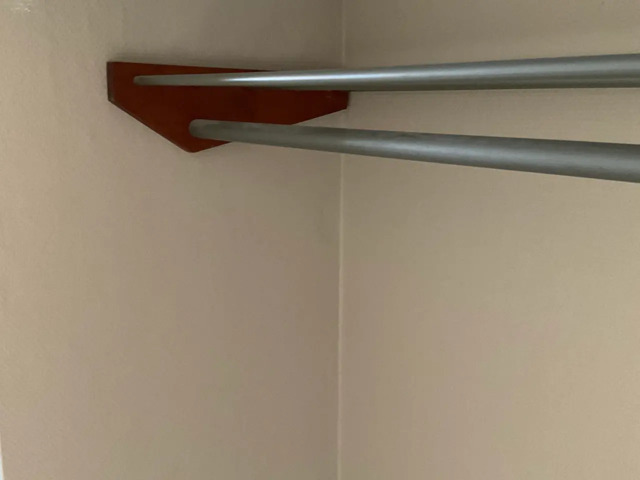 Billede 2 - Hatte hylde med teaktræ ender L 1,20. B 0,38 cm