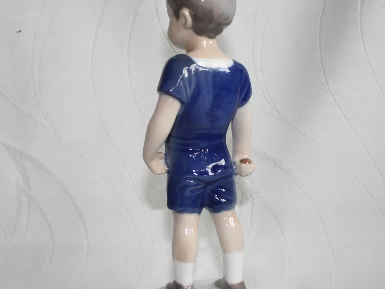 Billede 4 - Kaj, Stående dreng. Figur fra B&G