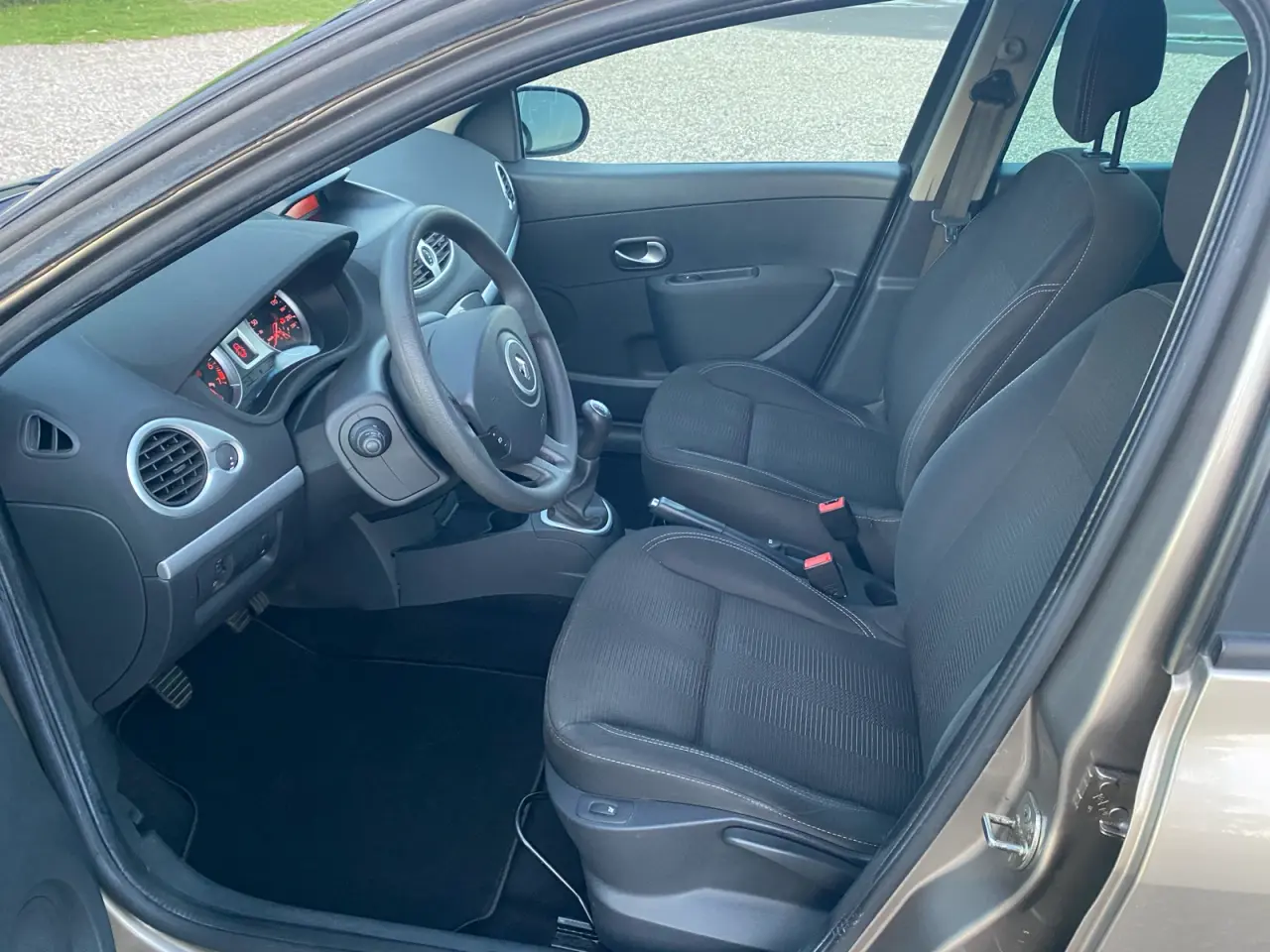 Billede 16 - Velholdt Clio st.car