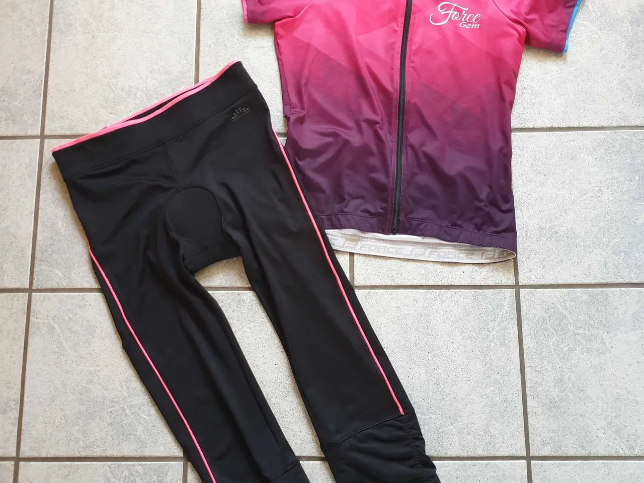 Billede 1 - Cykeltøj str M/L- XL 