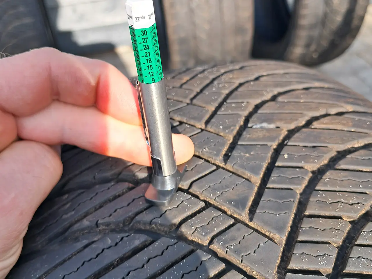 Billede 5 - Helårs dæk 245/45r17 9mm mønster