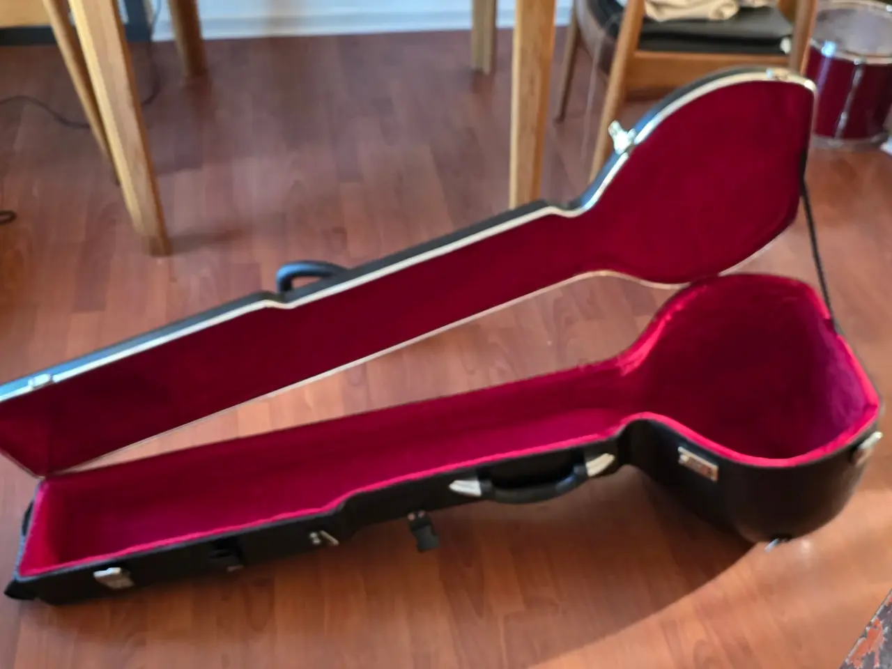 Billede 1 - Velholdt Hardcase til en Sitar