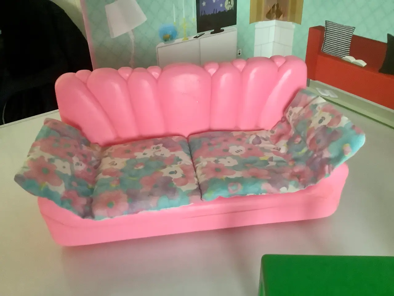 Billede 2 - Barbie “hus” med møbler.