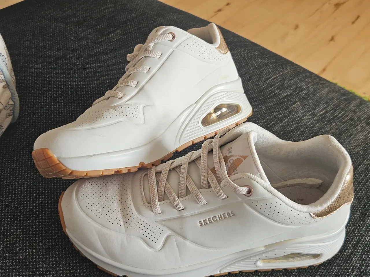 Billede 2 - Hvide sneakers fra skechers