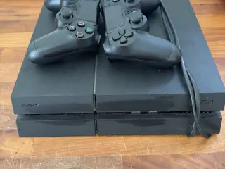 Playstation 4 konsol med controllere