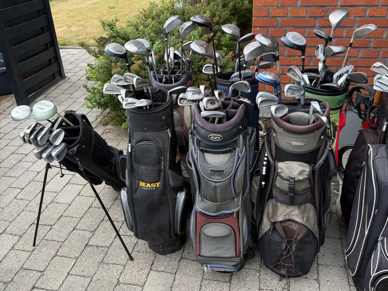 Billede 1 - Brugte golfsæt til salg – noget for enhver!