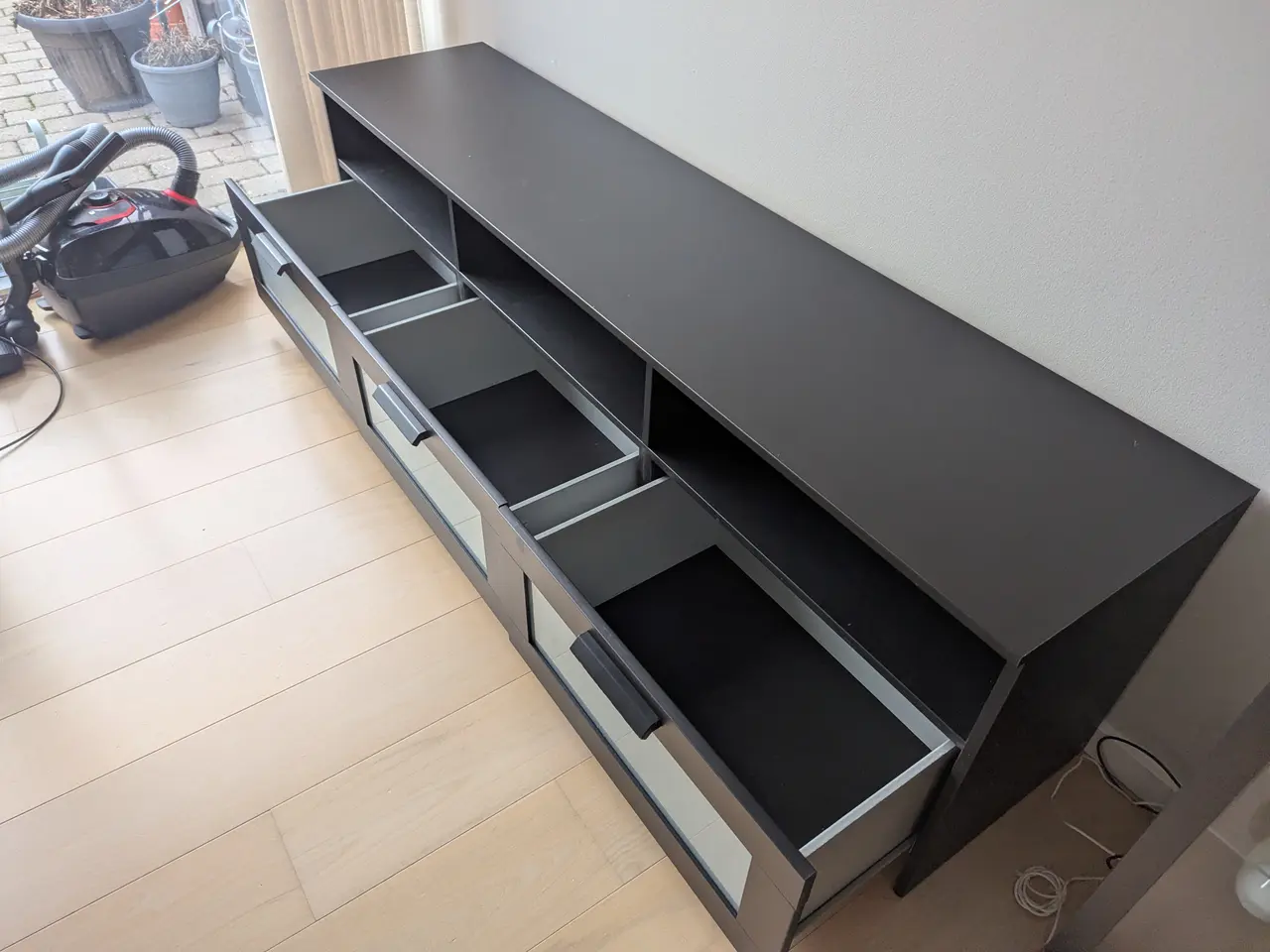 Billede 7 - Sort IKEA BRIMNES TV-bord med tre rummelige skuffe