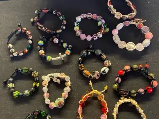 Nye knyttede armbånd