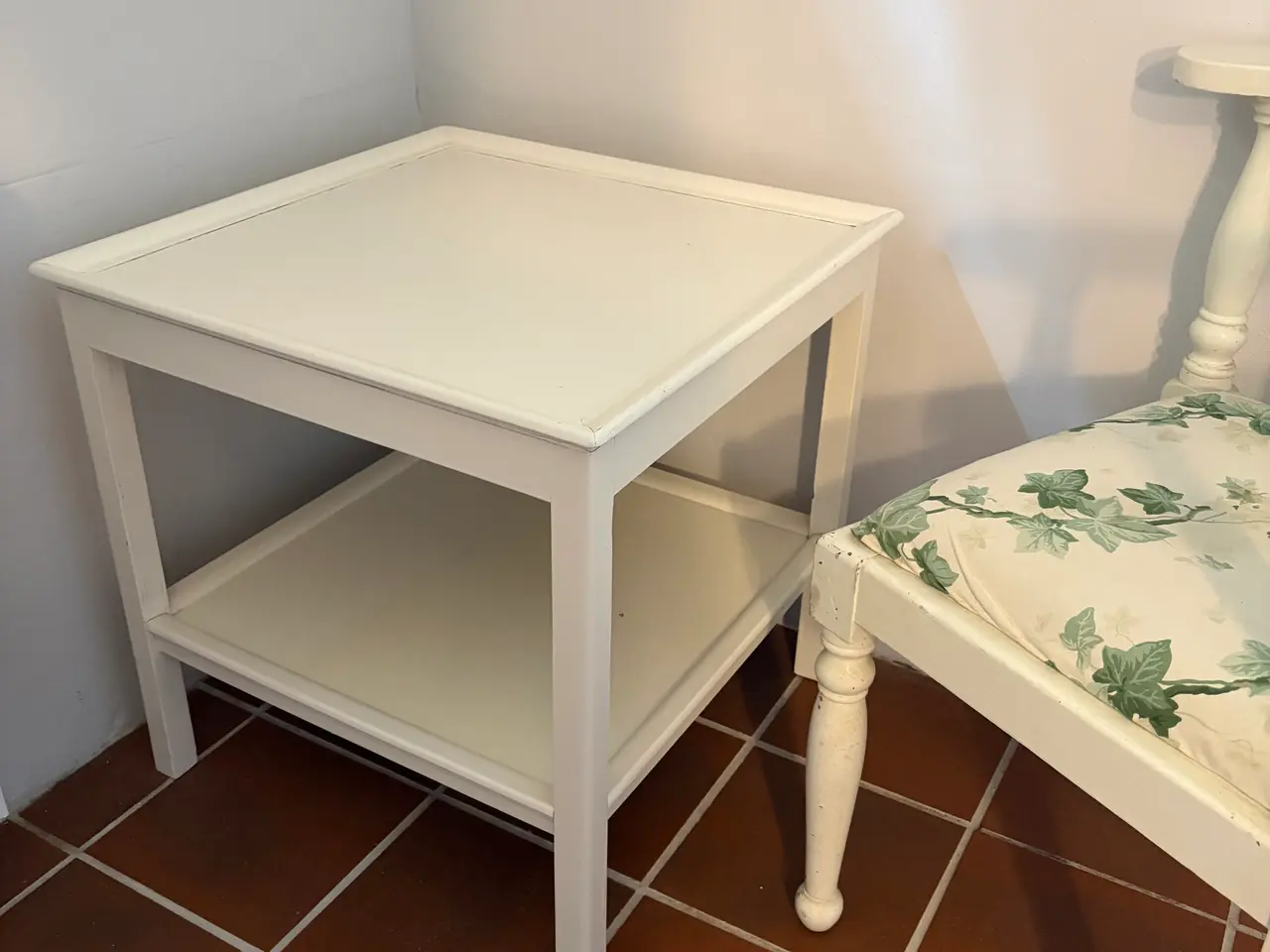 Billede 1 - Hvidmalet sofabord / lampebord