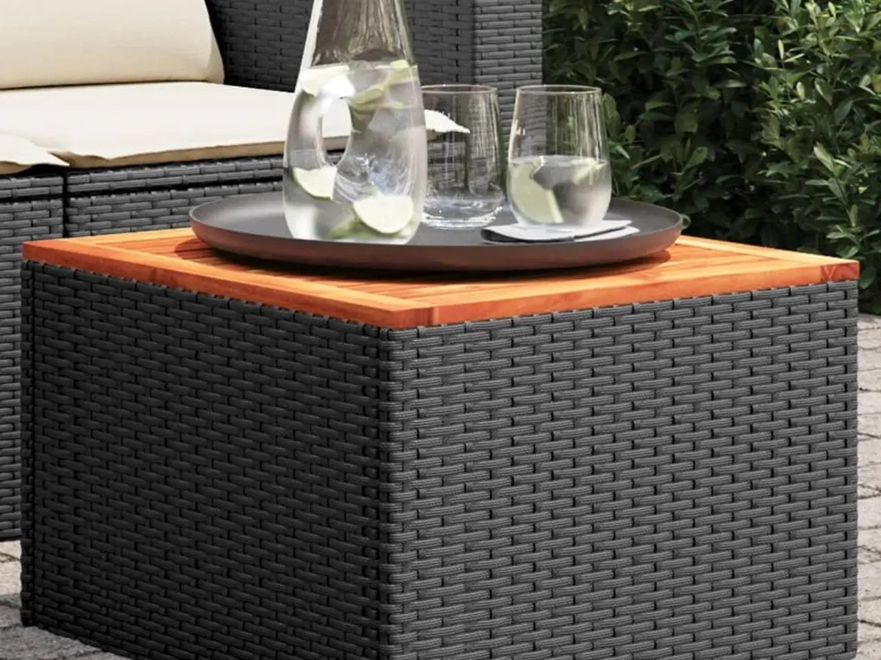 Billede 1 - Havebord i sort polyrattan med akacietræ - 55 × 55 × 37 cm