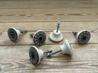 Knopper i porcelæn /metal, blomster