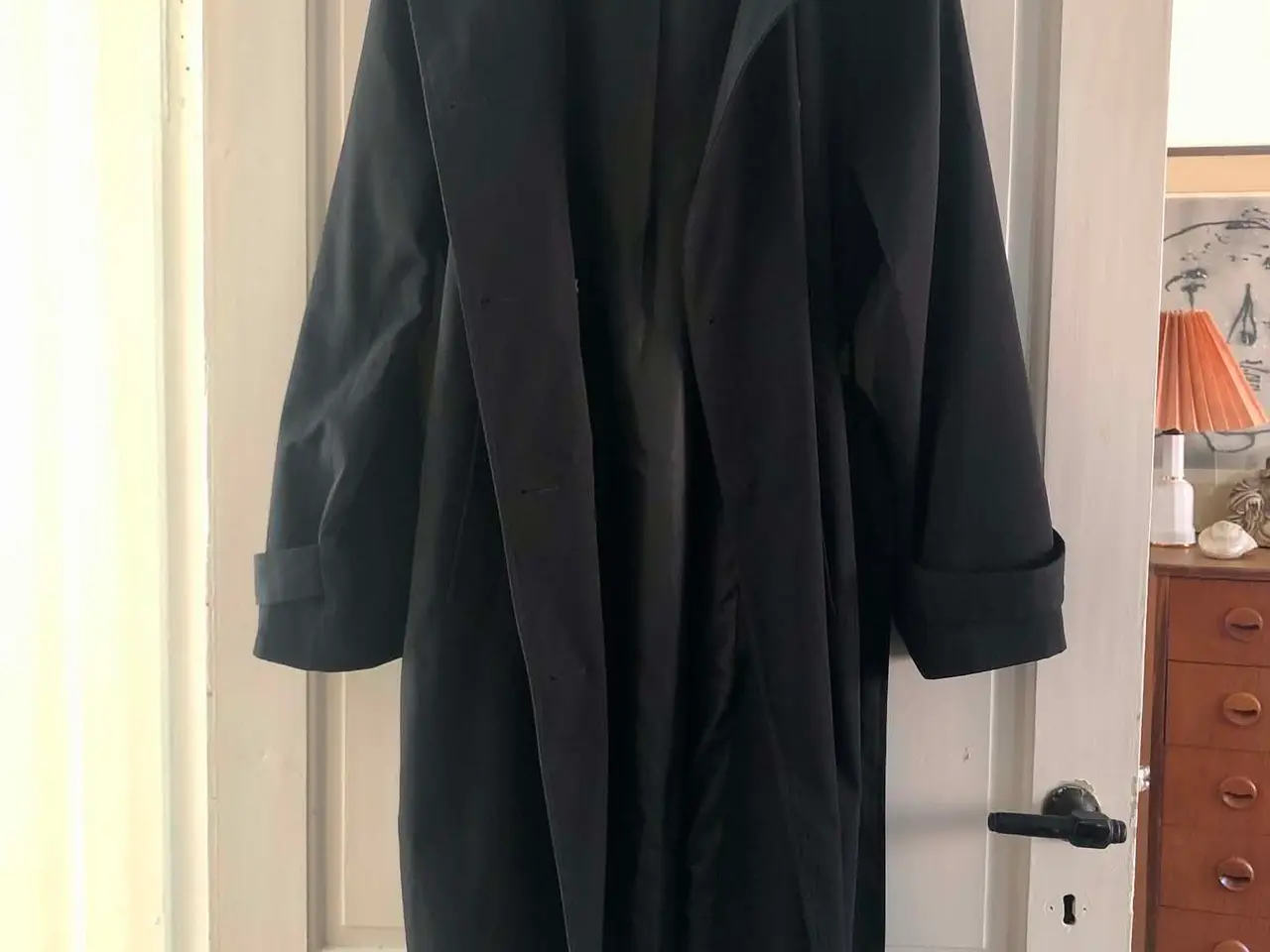 Billede 3 - Flot sort trenchcoat fra Vero Moda
