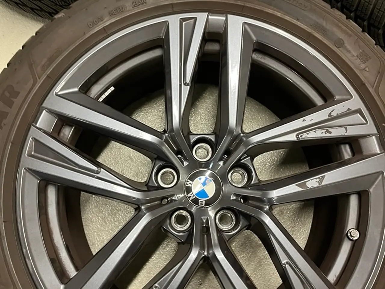 Billede 3 - BMW i4 Originale alufælge 18" med vinterdæk
