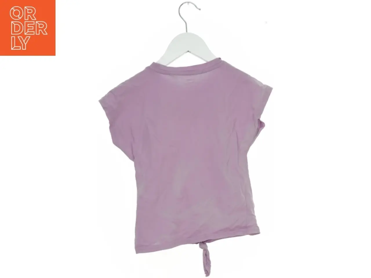 Billede 2 - Lilla t-shirt med fugleprint fra Summer Vibes (str. 128)