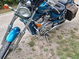 Suzuki intruder vs 600