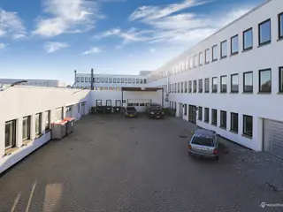 Praktisk lagerlejemål velbeliggende i et eftertragtet erhvervsområde i Glostrup