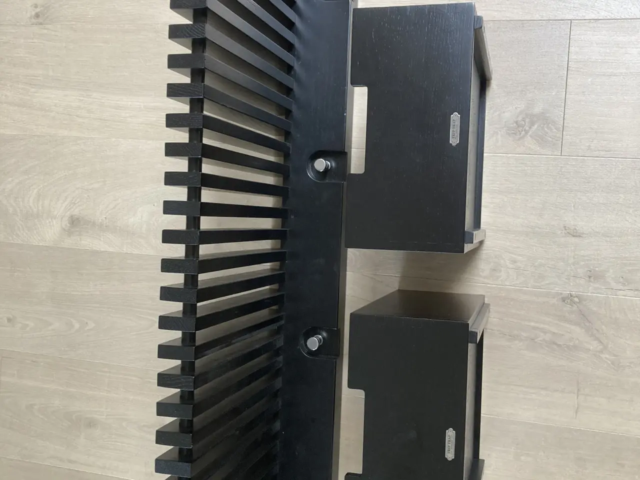 Billede 2 - Trip Trap Cutter Garderobe sort , med 2 Boxe.