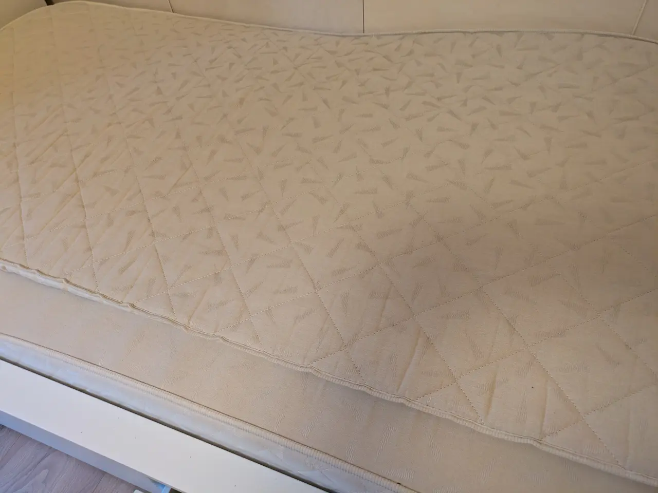 Billede 4 - IKEA hvid seng, opbevaringsskuffer, sovemål 90x200