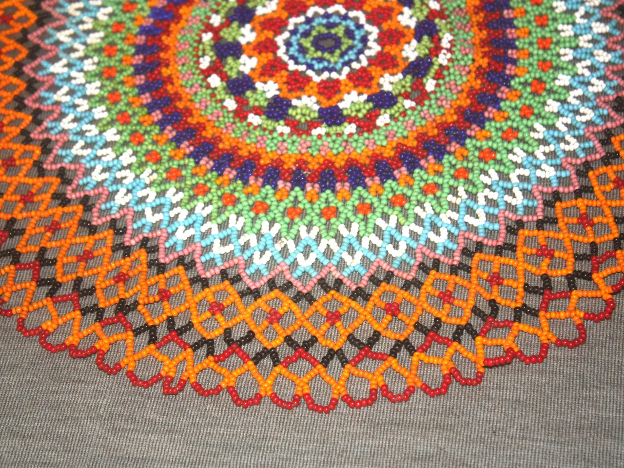 Billede 4 - Perlebroderi perlesyning assiet retro Diameter 36