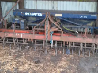 Såmaskiner med indstillede harver og trykrulle, so