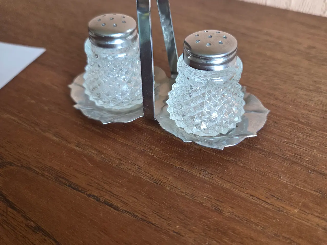 Billede 1 - Salt- og pebersæt i glas med metalholder, 6cm