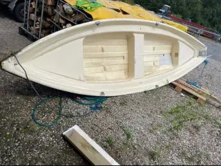 Fin jolle til fiskeri og mange andre gode ting