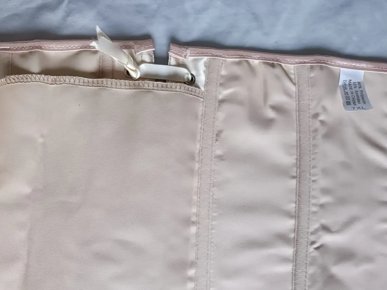 Billede 4 - Abrikos satin korset, str. 50-52