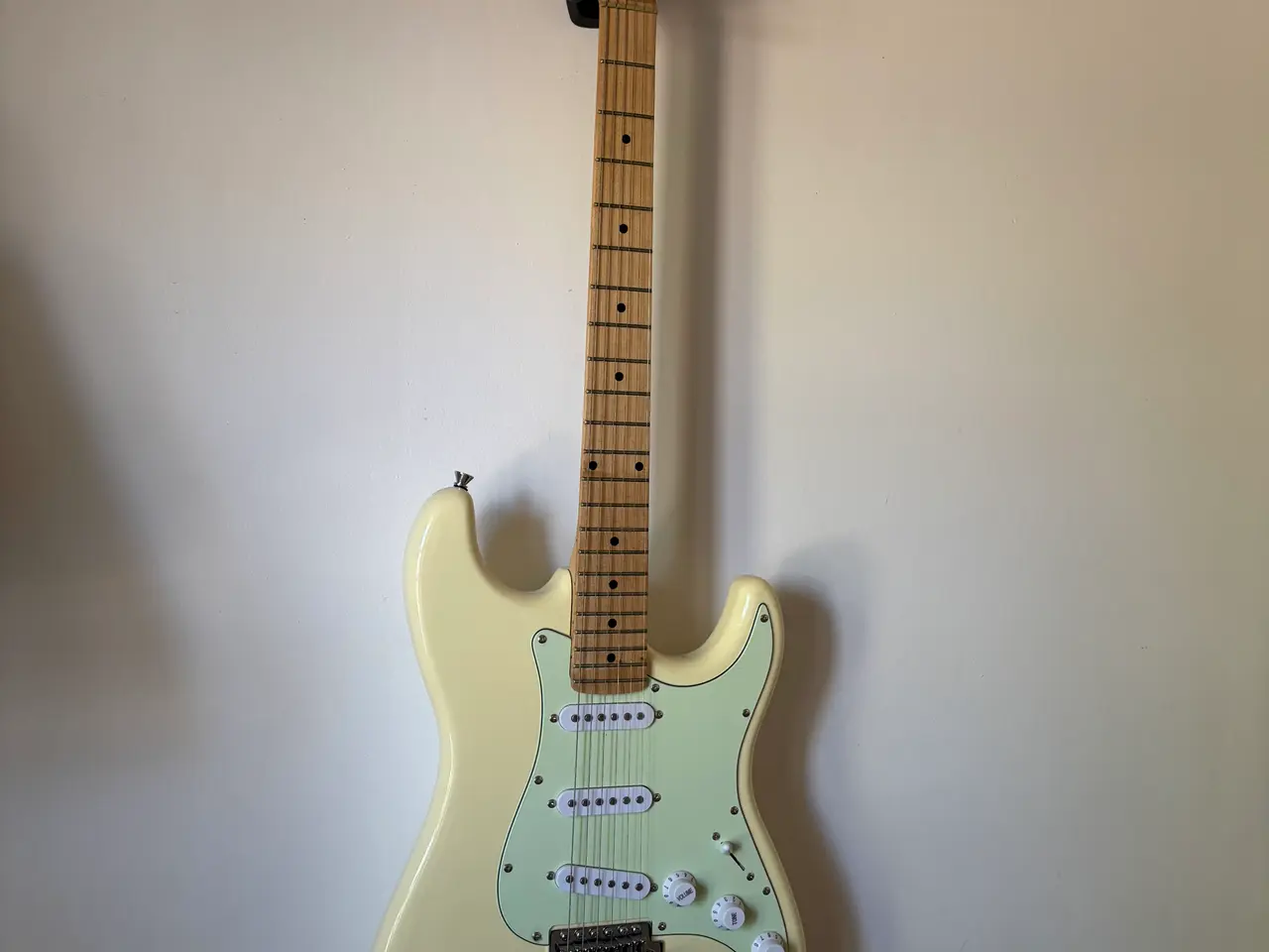 Billede 1 - Flot Beaton el-guitar og NUX forstærker