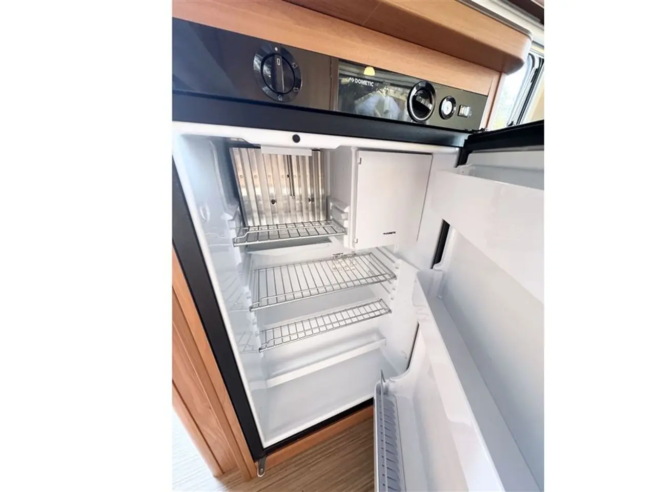 Billede 13 - 2018 - Hymer Eriba Familia 320 Dobbeltseng-Endesiddegruppe-Mover-Telt