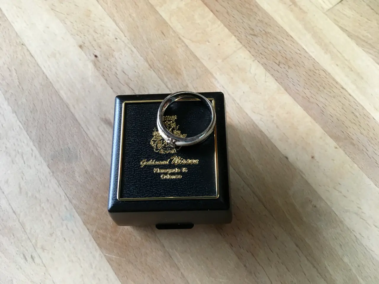 Billede 4 - Fingerring i sølv med hvid zirkon