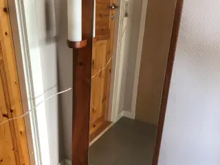Figurspejl palisander med lampet.