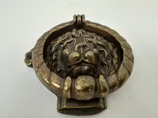 Antik dørhammer i messing (løve)