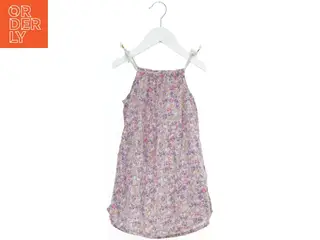 Sommerkjole med blomsterprint fra H&M (str. 98)