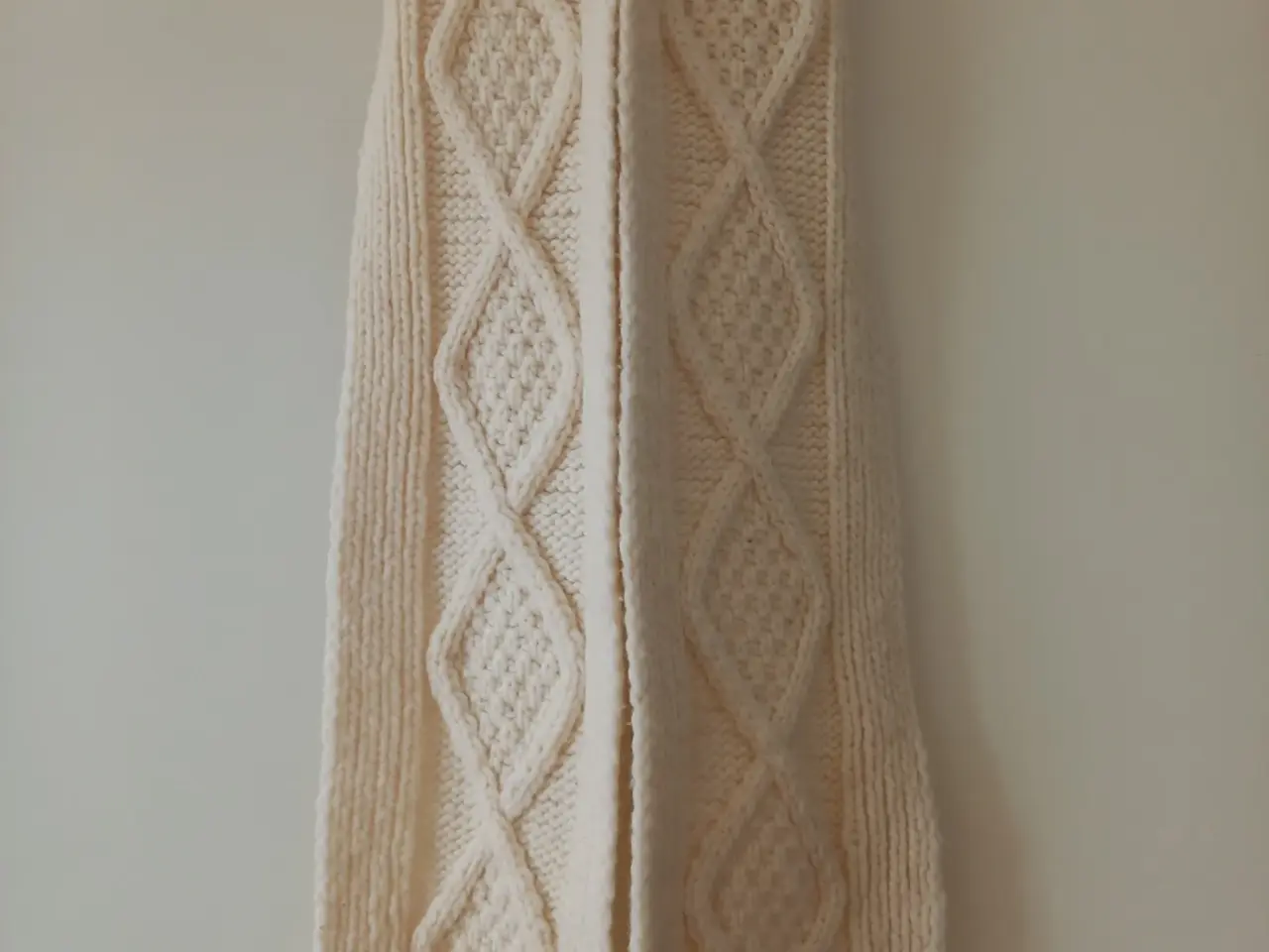 Billede 4 - Uldsweater, halstørklæde og hue
