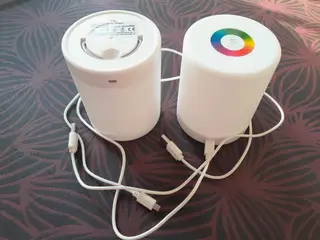Genopladelig LED-lampe med RGB (2 styks haves)
