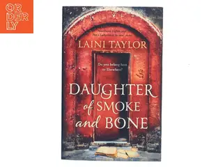 Daughter of smoke and bone af Laini Taylor (Bog)
