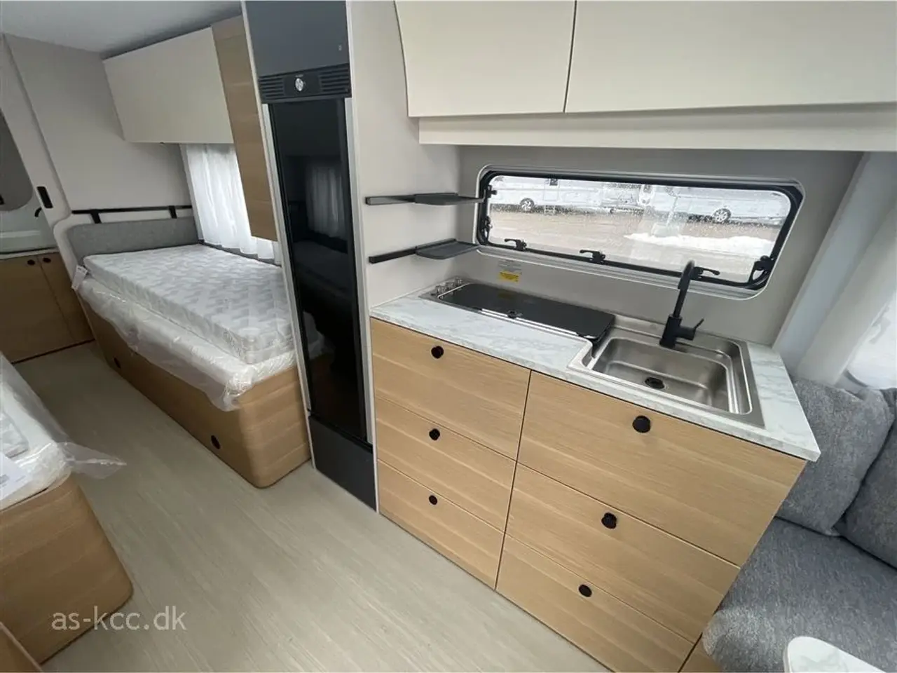 Billede 23 - 2026 - Adria Adora 572 UT   Adria Adora 572 UT Årg, 2026 4 sovepladser, 5 siddepladser, enkeltsenge og toilet og bad i bagenden