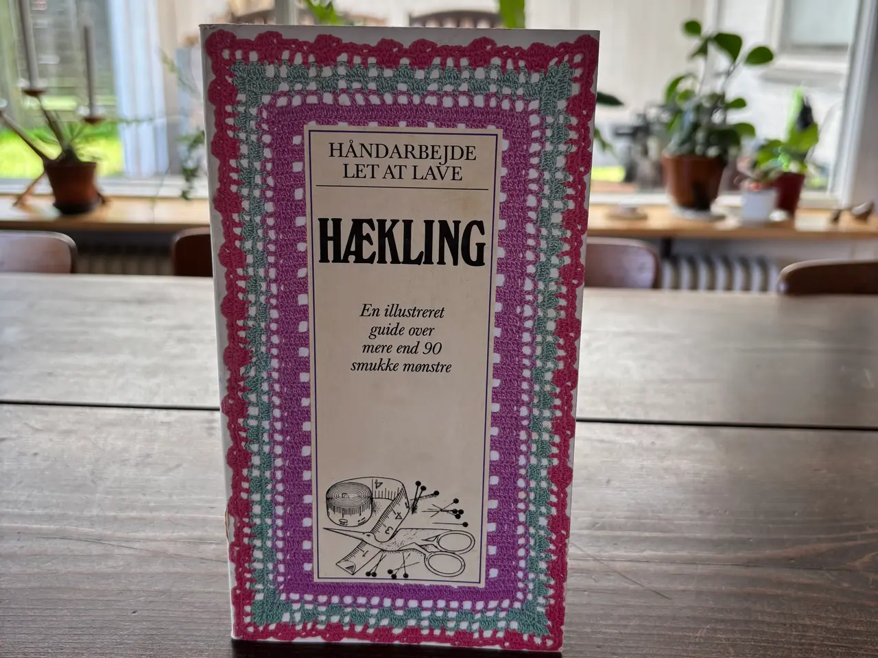 Billede 1 - Hæklebog “Håndarbejde let at lære”