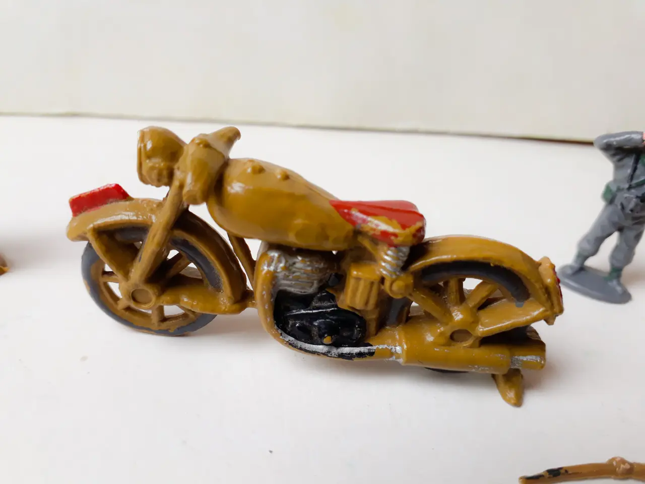 Billede 2 - 6 Reisler Militær Figurer