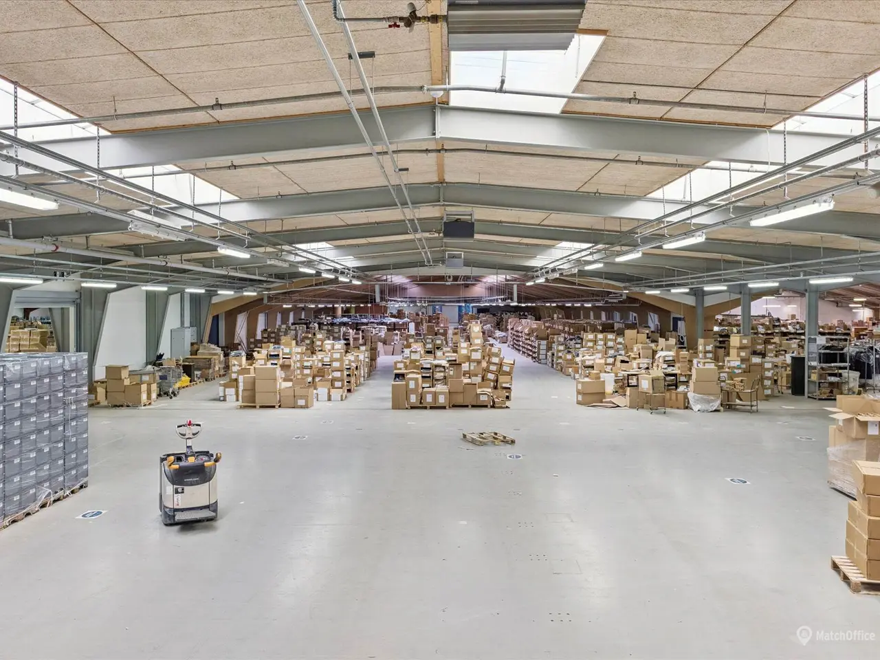 Billede 8 - Højloftet lagerlejemål med gode logistikforhold
