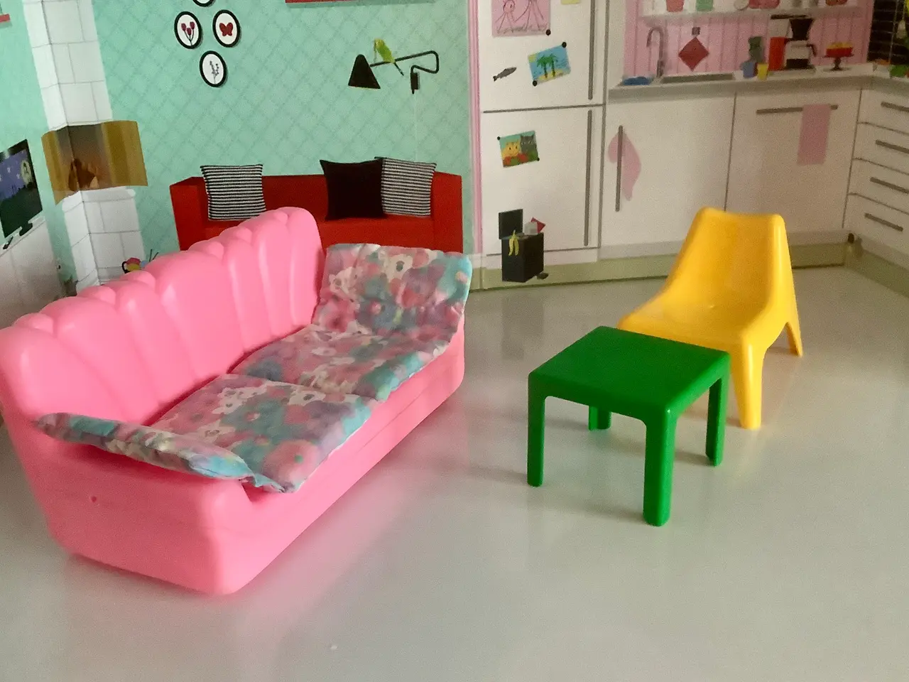 Billede 4 - Barbie “hus” med møbler.