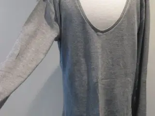 Str. L, grå elastisk bluse