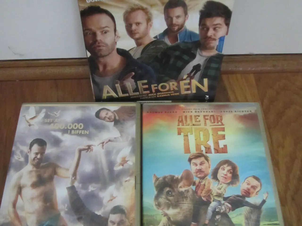Billede 1 - ALLE FOR EN, TO & TRE. BYD.