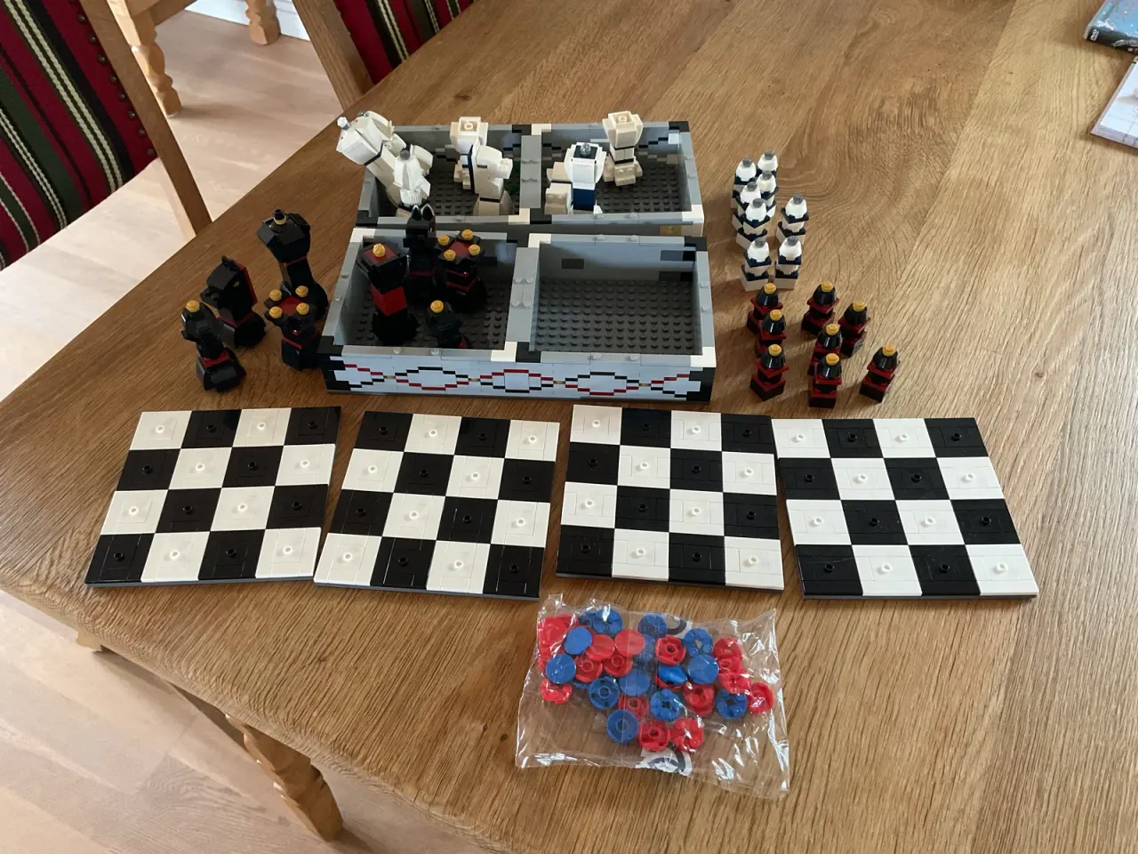 Billede 2 - LEGO: Ikonisk skaksæt og damspil