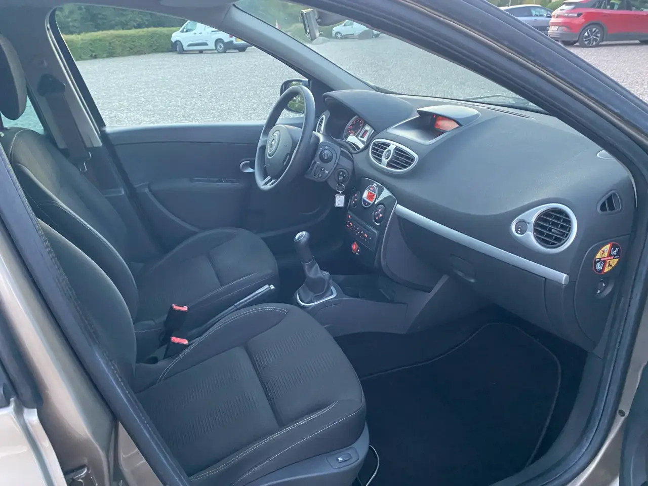 Billede 12 - Velholdt Clio st.car