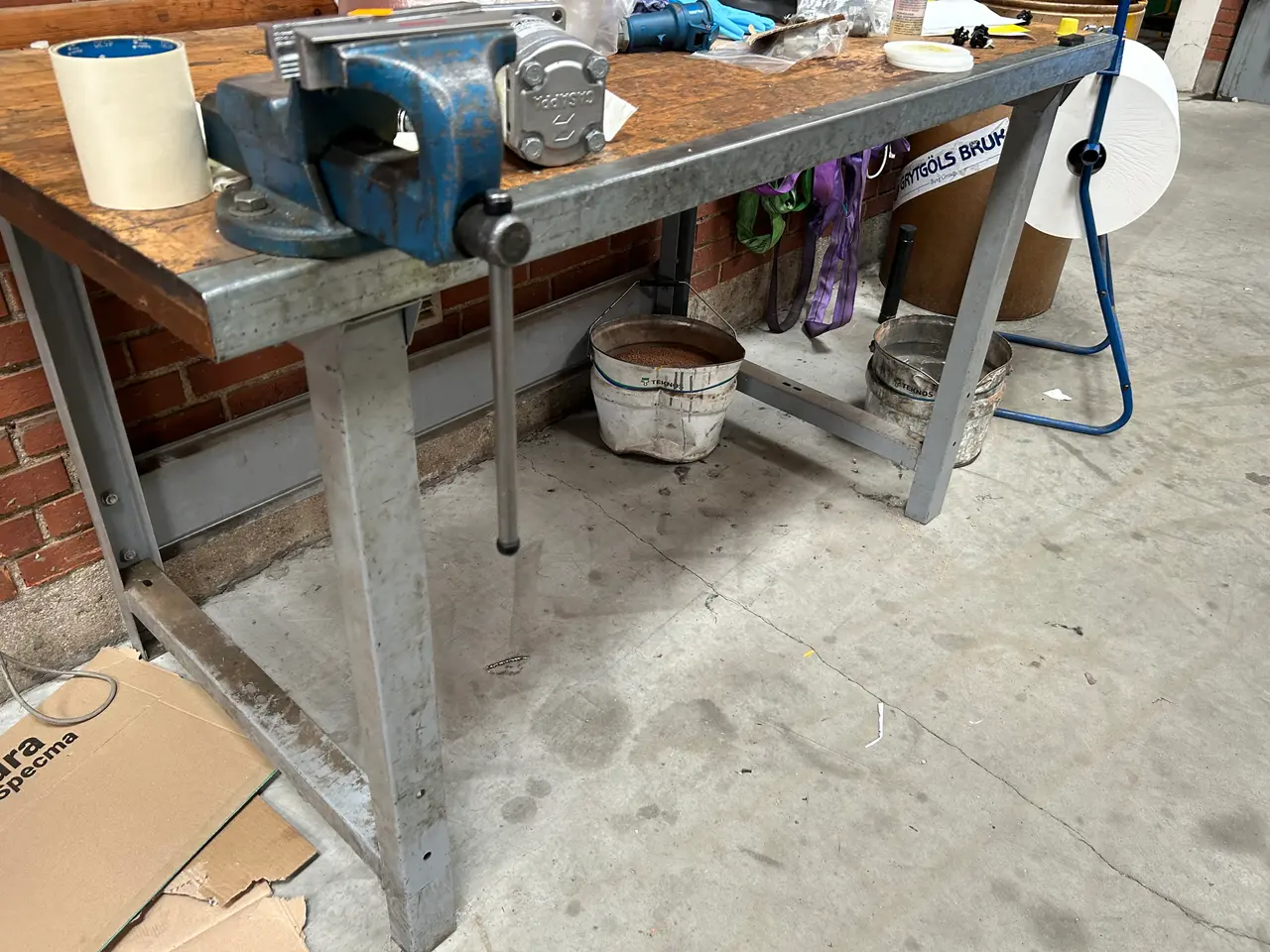 Billede 4 - Arbejdsbord med indhold