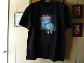NEDSAT: Ny T-shirt, Øst Vest Midt Er Bedst