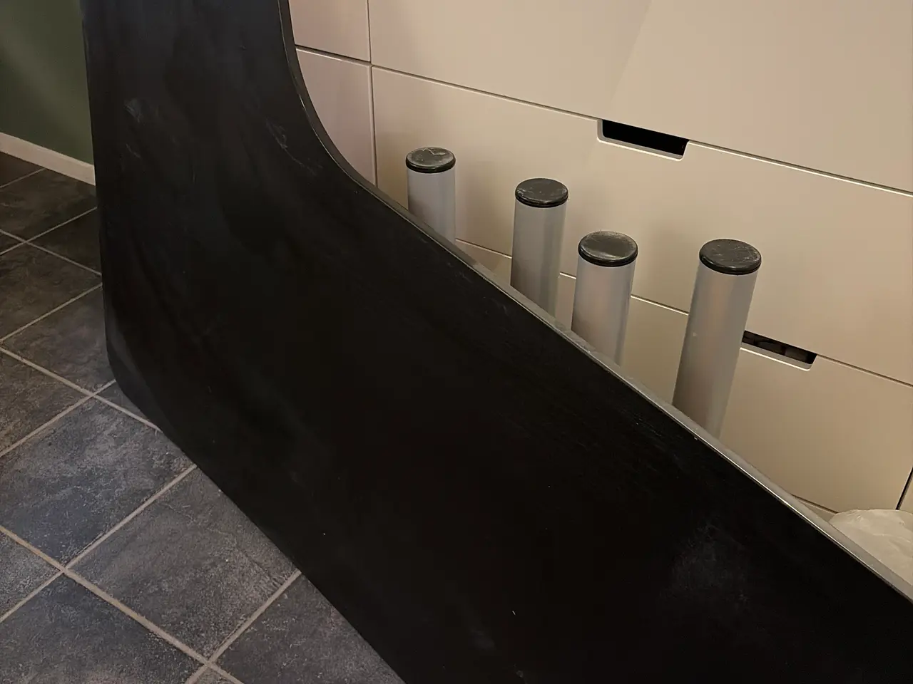 Billede 1 - Skrivebord med ben og skruer