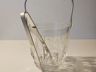 Glas isspand med is tang