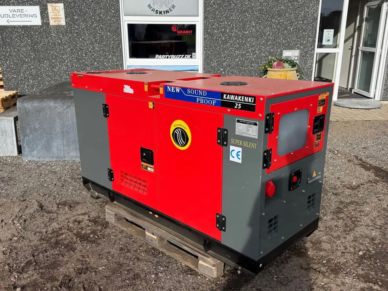 Billede 1 - KAWAKENKI KK25-III-SSS Næsten ny 25 KVA Generator